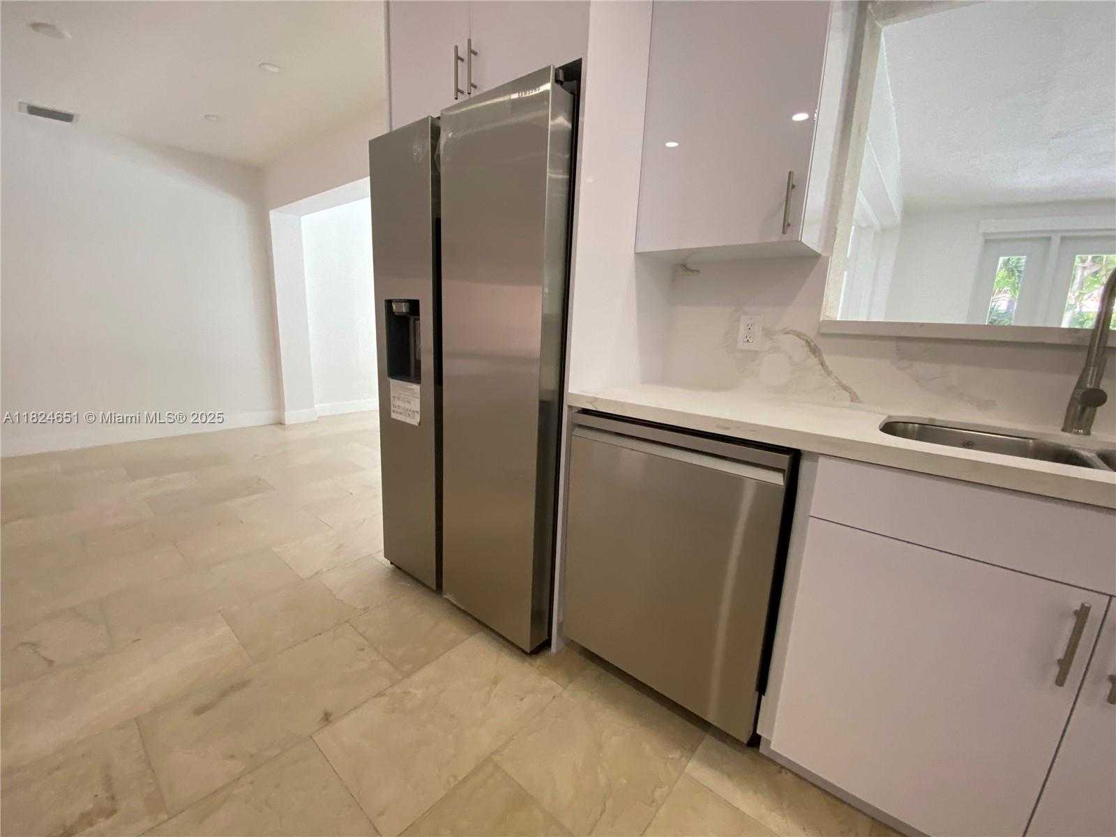 Small Image of 19330 NORTH EAST 18TH PL, Miami Number 14