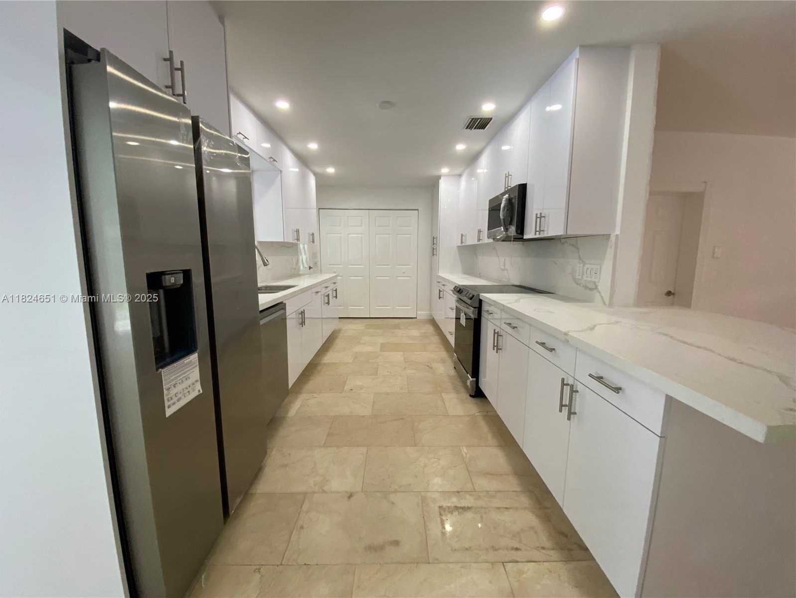 Small Image of 19330 NORTH EAST 18TH PL, Miami Number 17