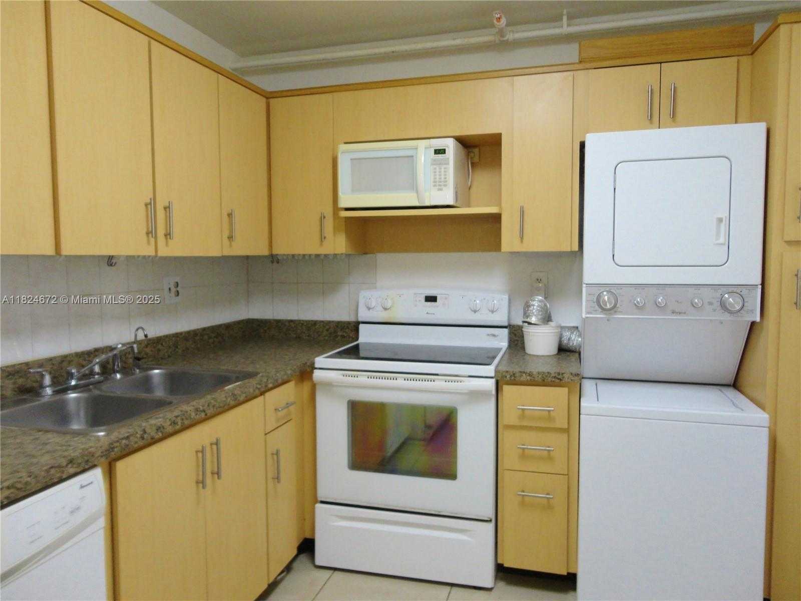 Small Image of 210 174 ST #906, Sunny Isles Beach Number 10