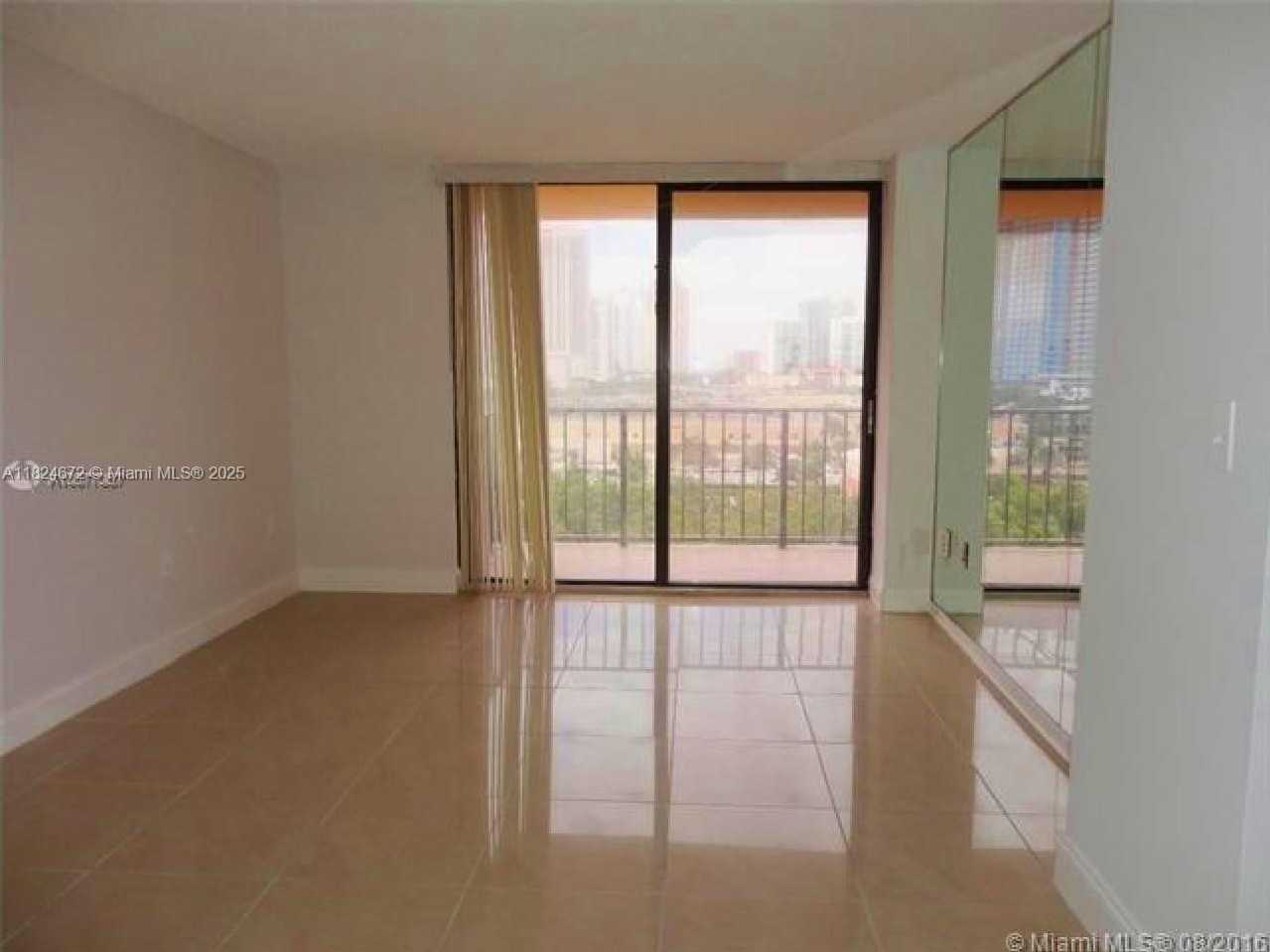 Small Image of 210 174 ST #906, Sunny Isles Beach Number 3