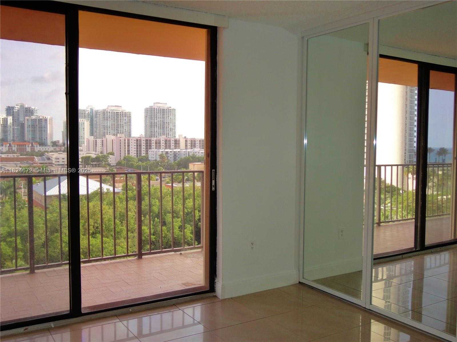 Small Image of 210 174 ST #906, Sunny Isles Beach Number 5