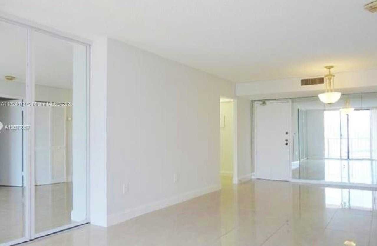Small Image of 210 174 ST #906, Sunny Isles Beach Number 8