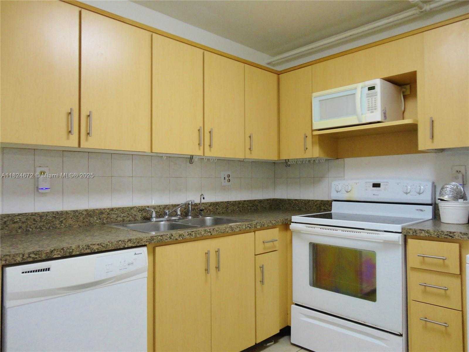 Small Image of 210 174 ST #906, Sunny Isles Beach Number 9