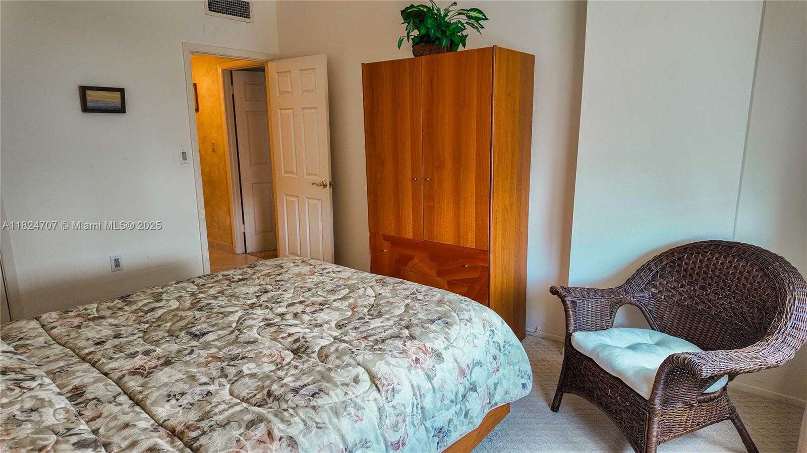 Small Image of 1985 SOUTH OCEAN DR #11P, Hallandale Beach Number 14