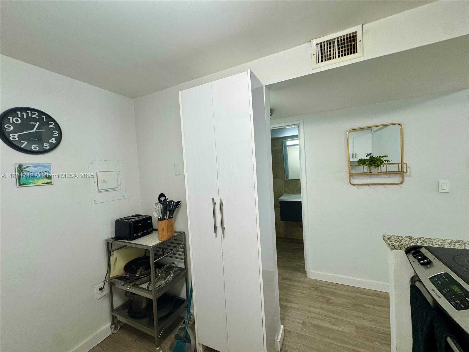 Small Image of 1228 WEST AVE #312, Miami Beach Number 10