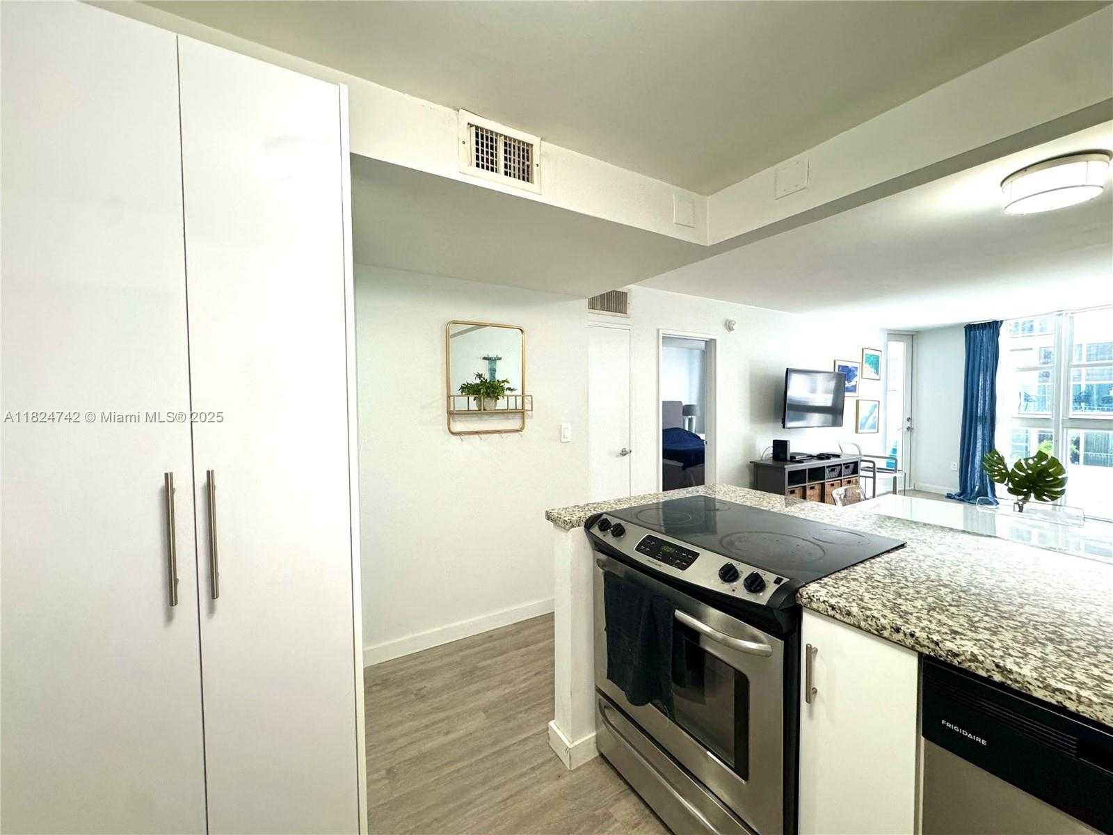 Small Image of 1228 WEST AVE #312, Miami Beach Number 11