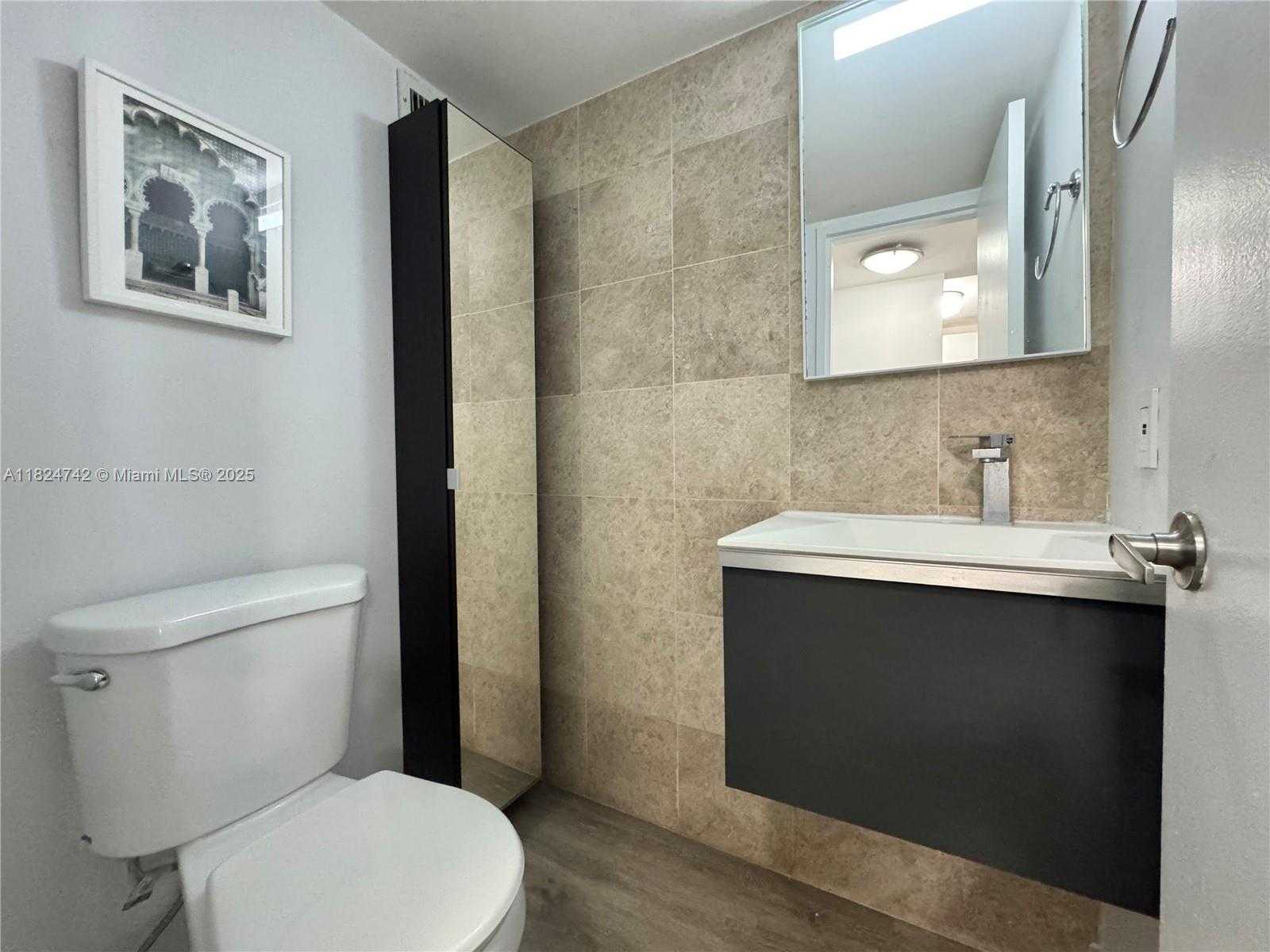 Small Image of 1228 WEST AVE #312, Miami Beach Number 15