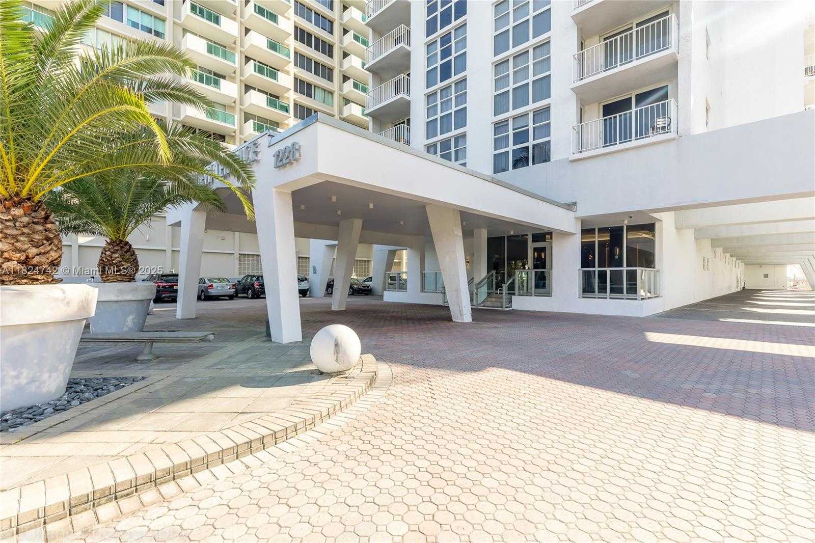 Small Image of 1228 WEST AVE #312, Miami Beach Number 25