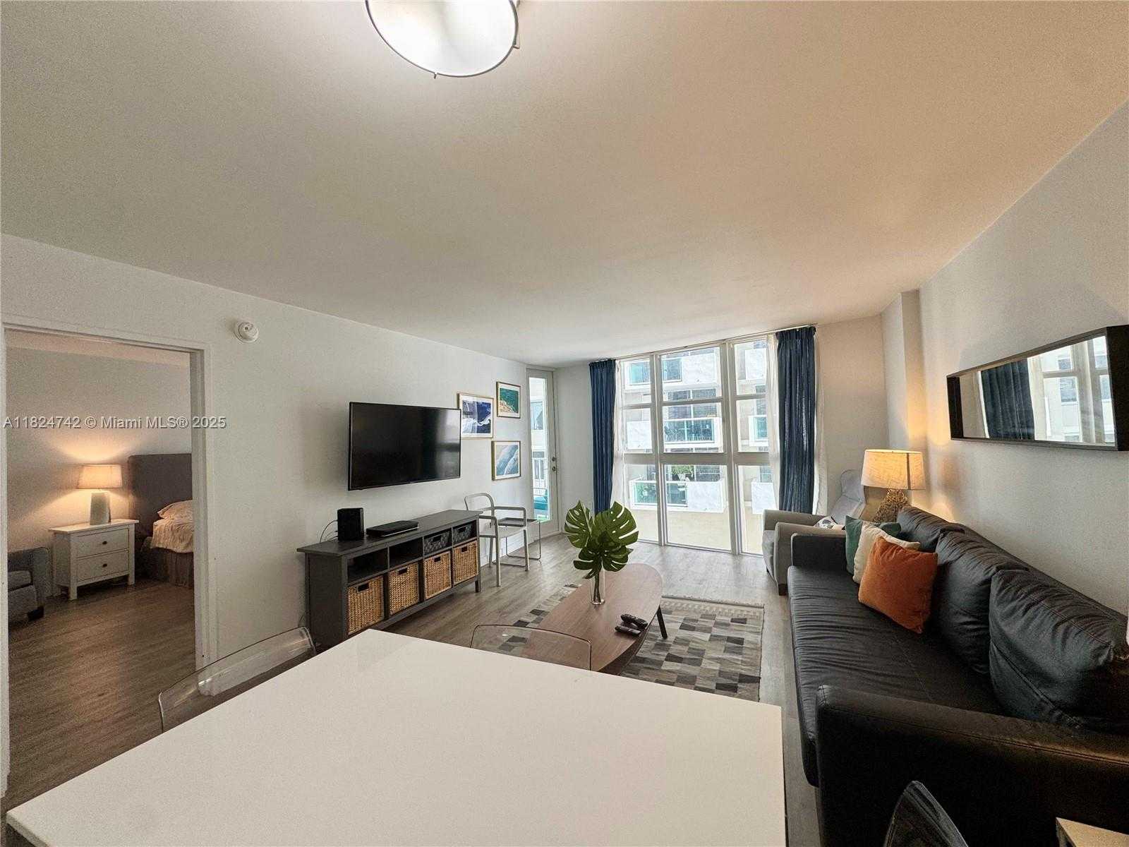 Small Image of 1228 WEST AVE #312, Miami Beach Number 3