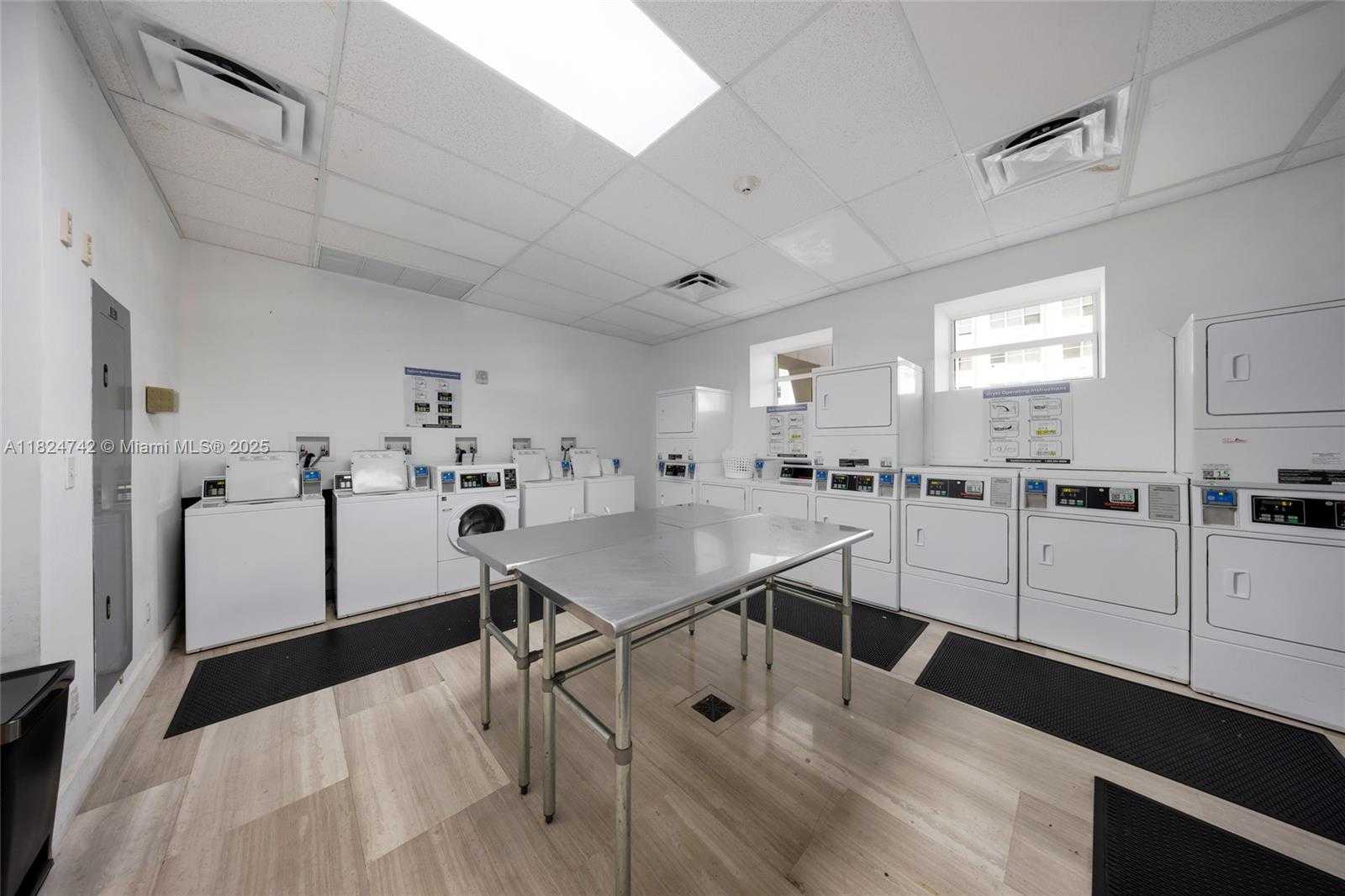Small Image of 1228 WEST AVE #312, Miami Beach Number 30