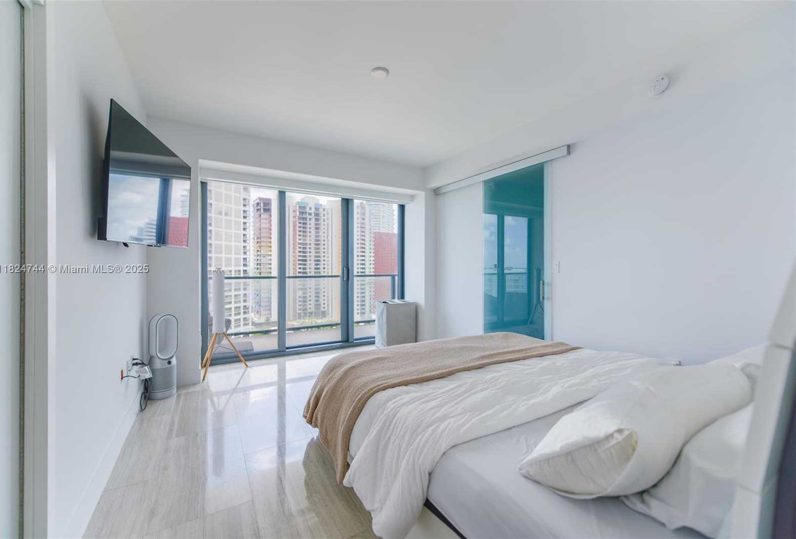 Small Image of 1451 BRICKELL AVE #1503, Miami Number 11
