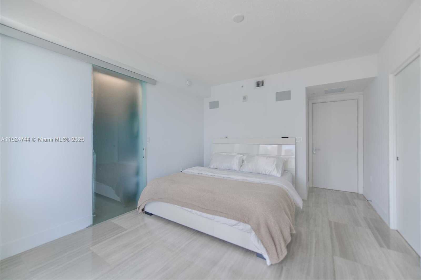 Small Image of 1451 BRICKELL AVE #1503, Miami Number 12