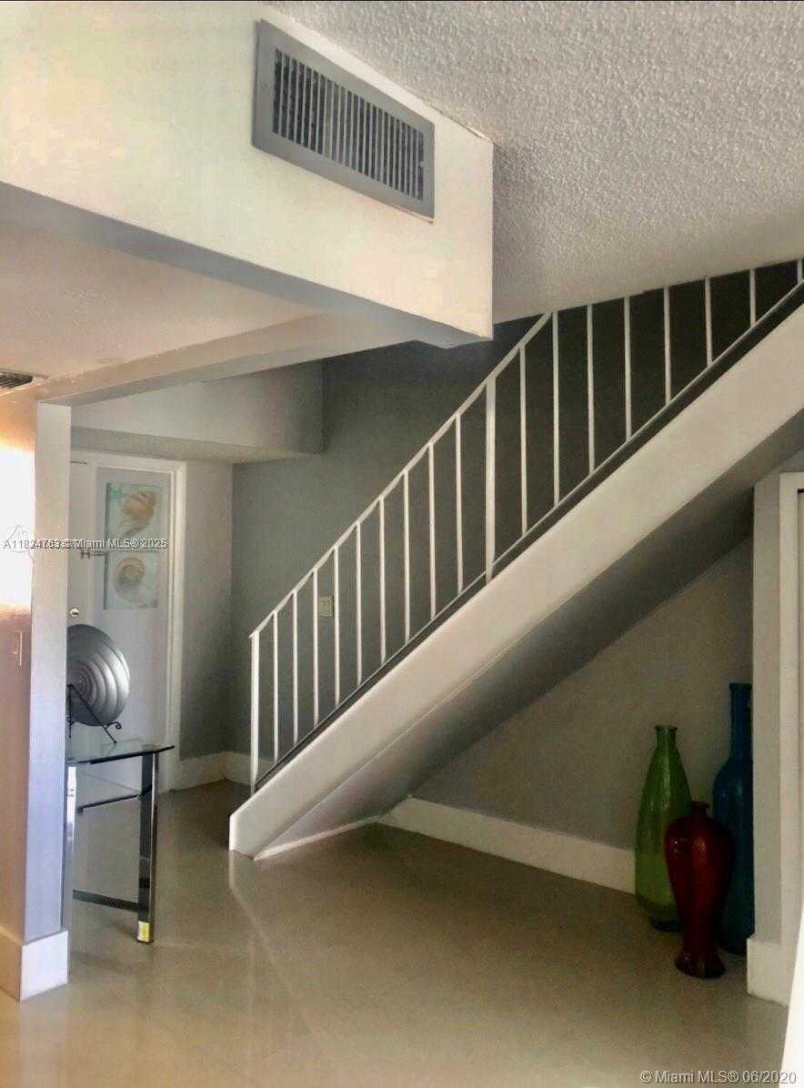 Small Image of 9369 FONTAINEBLEAU BLVD #J214, Miami Number 8
