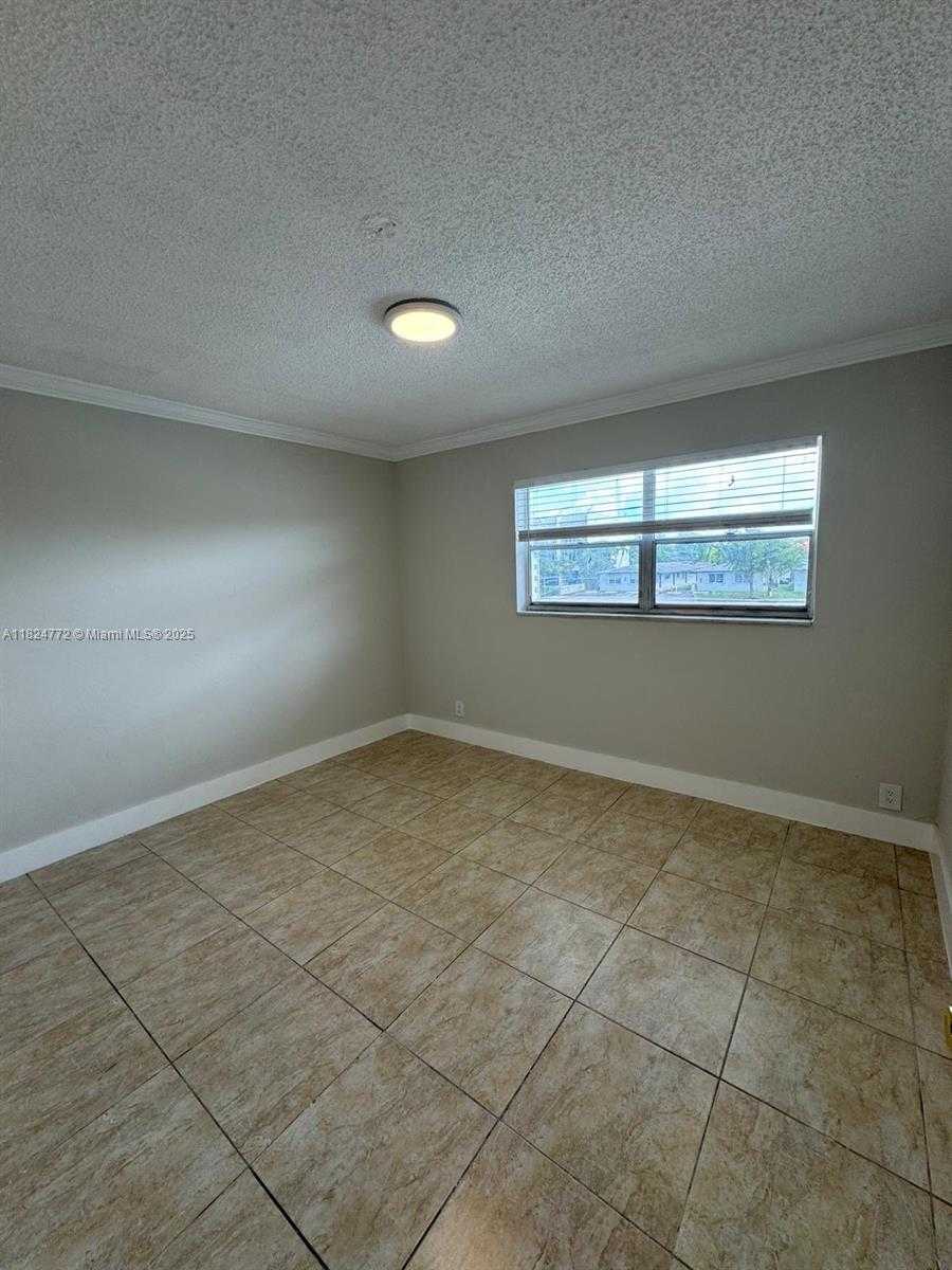 Small Image of 5450 HOLLYWOOD BLVD #206, Hollywood Number 10