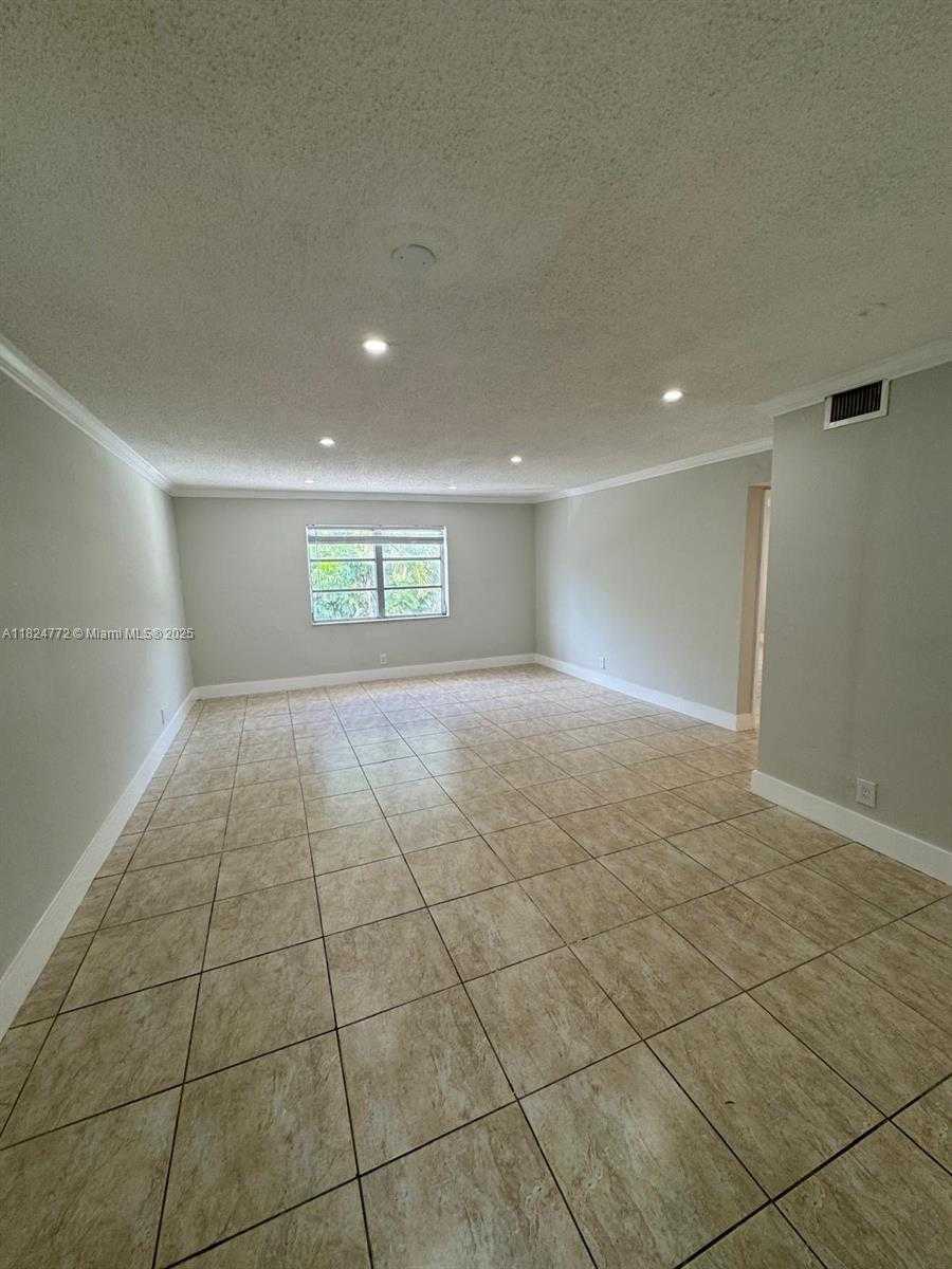 Small Image of 5450 HOLLYWOOD BLVD #206, Hollywood Number 11