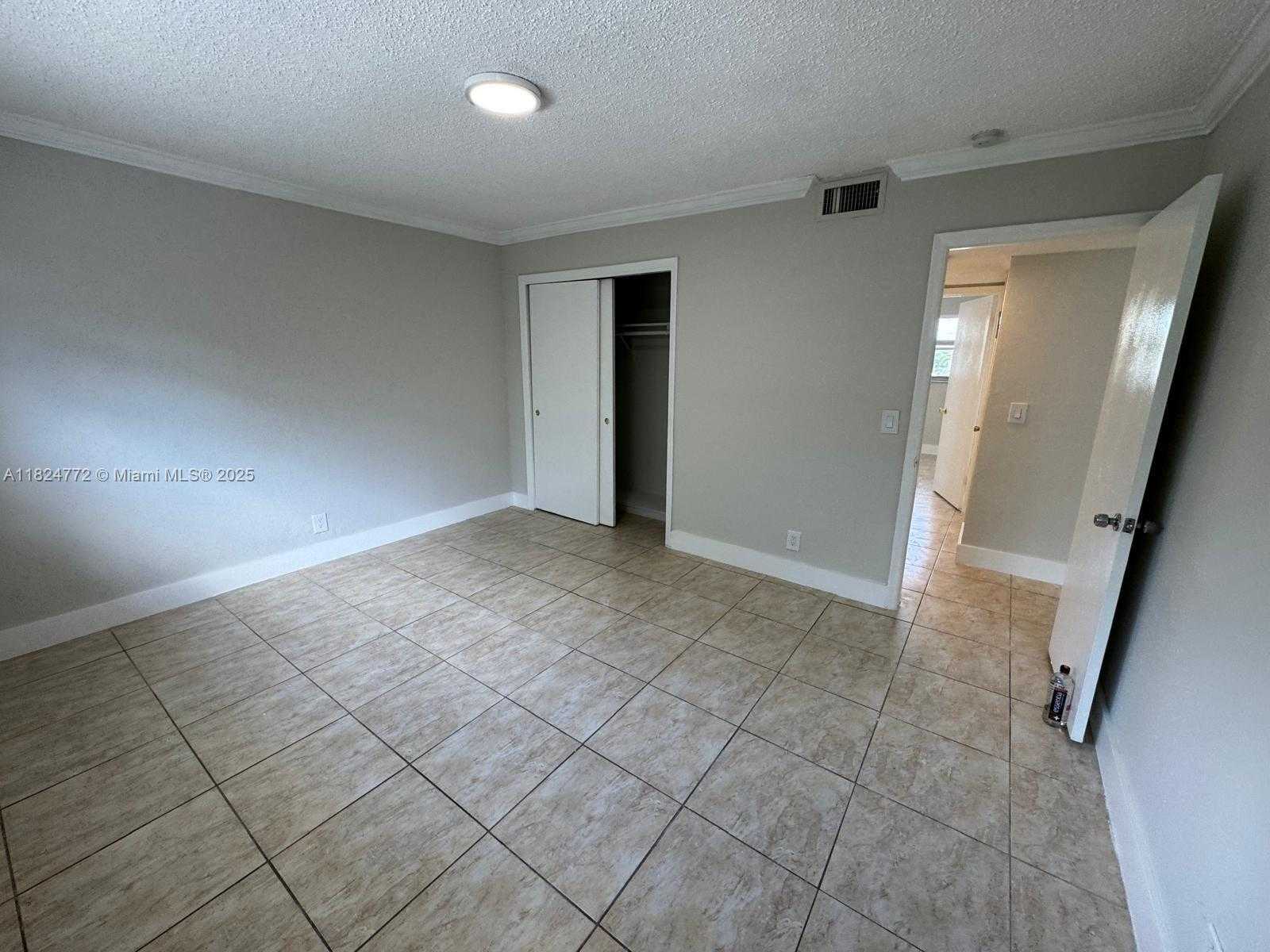 Small Image of 5450 HOLLYWOOD BLVD #206, Hollywood Number 13