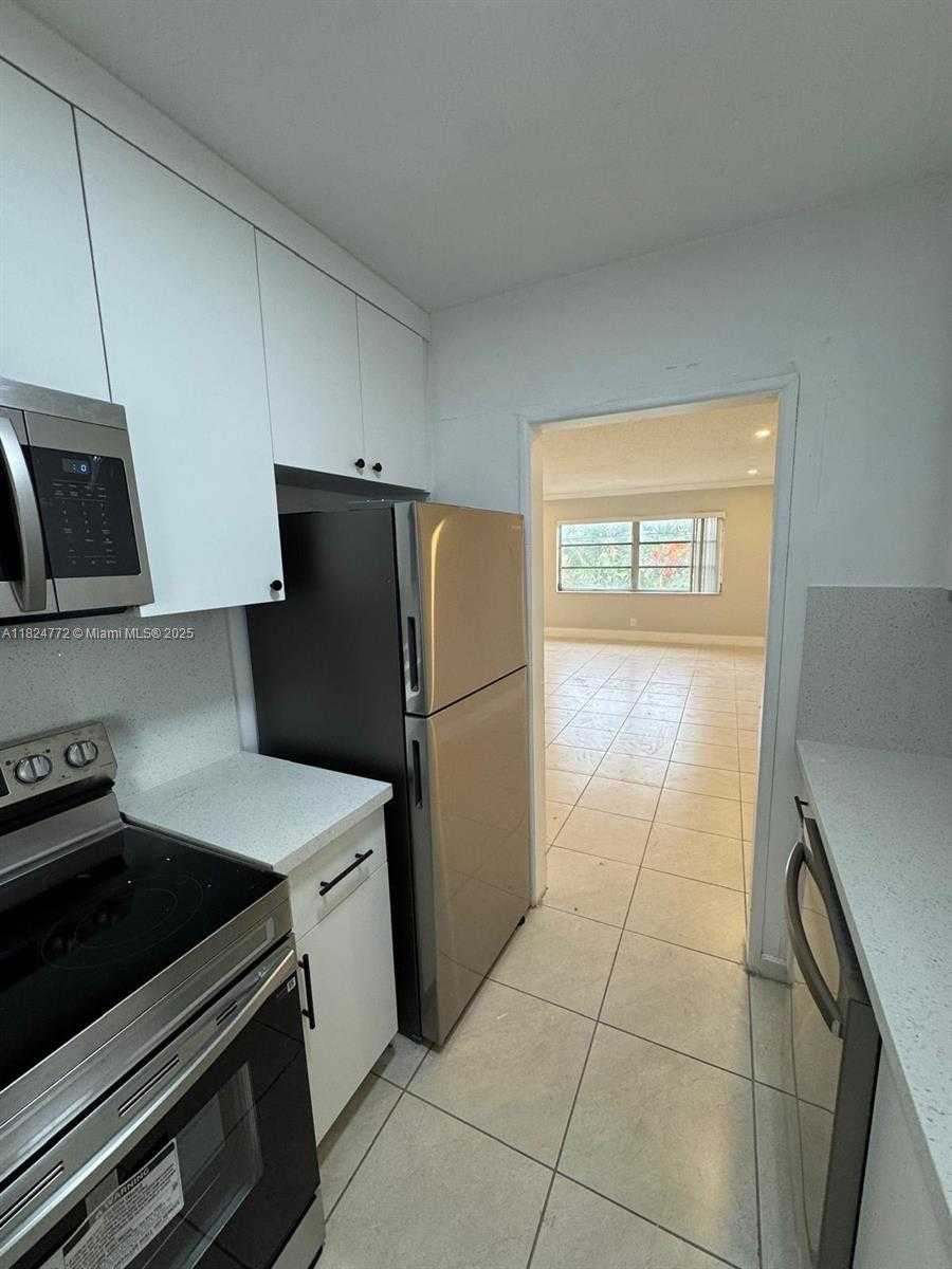 Small Image of 5450 HOLLYWOOD BLVD #206, Hollywood Number 14