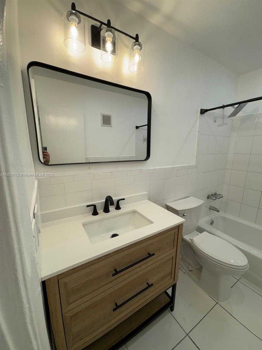 Small Image of 5450 HOLLYWOOD BLVD #206, Hollywood Number 15