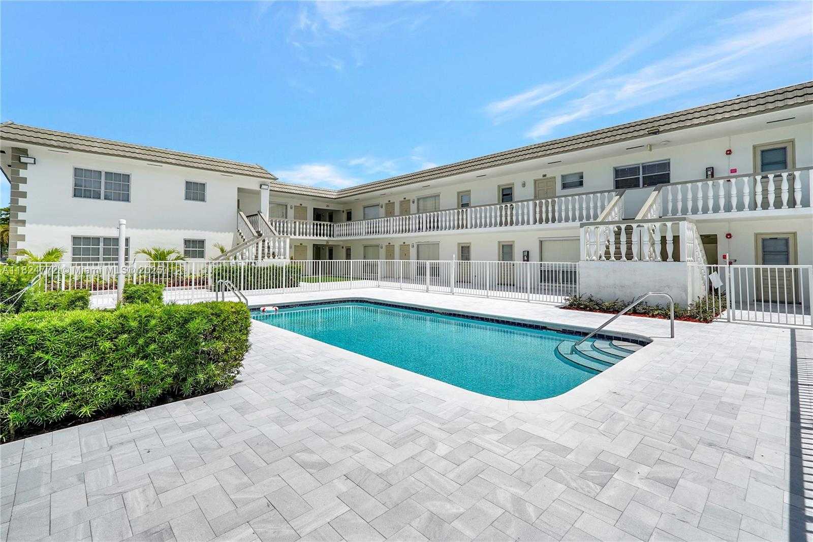 Small Image of 5450 HOLLYWOOD BLVD #206, Hollywood Number 2