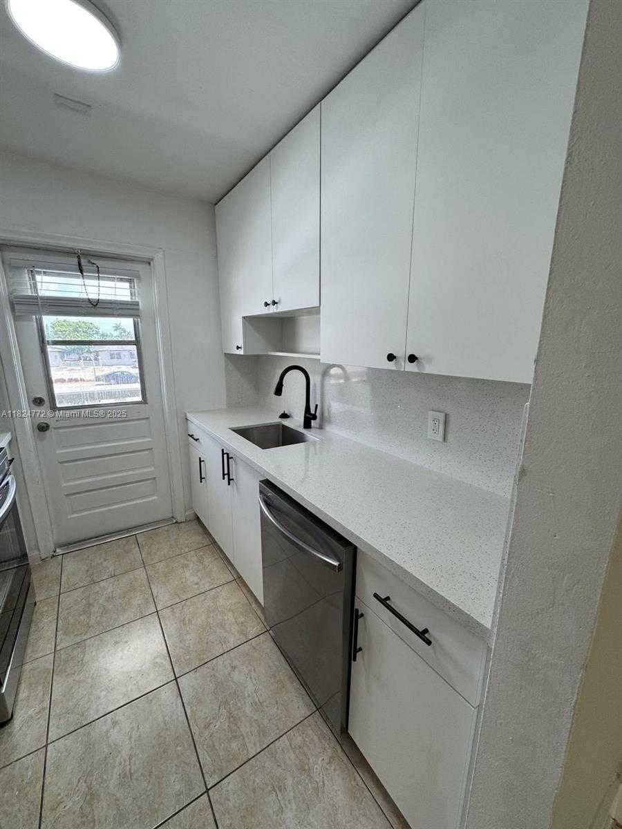 Small Image of 5450 HOLLYWOOD BLVD #206, Hollywood Number 6