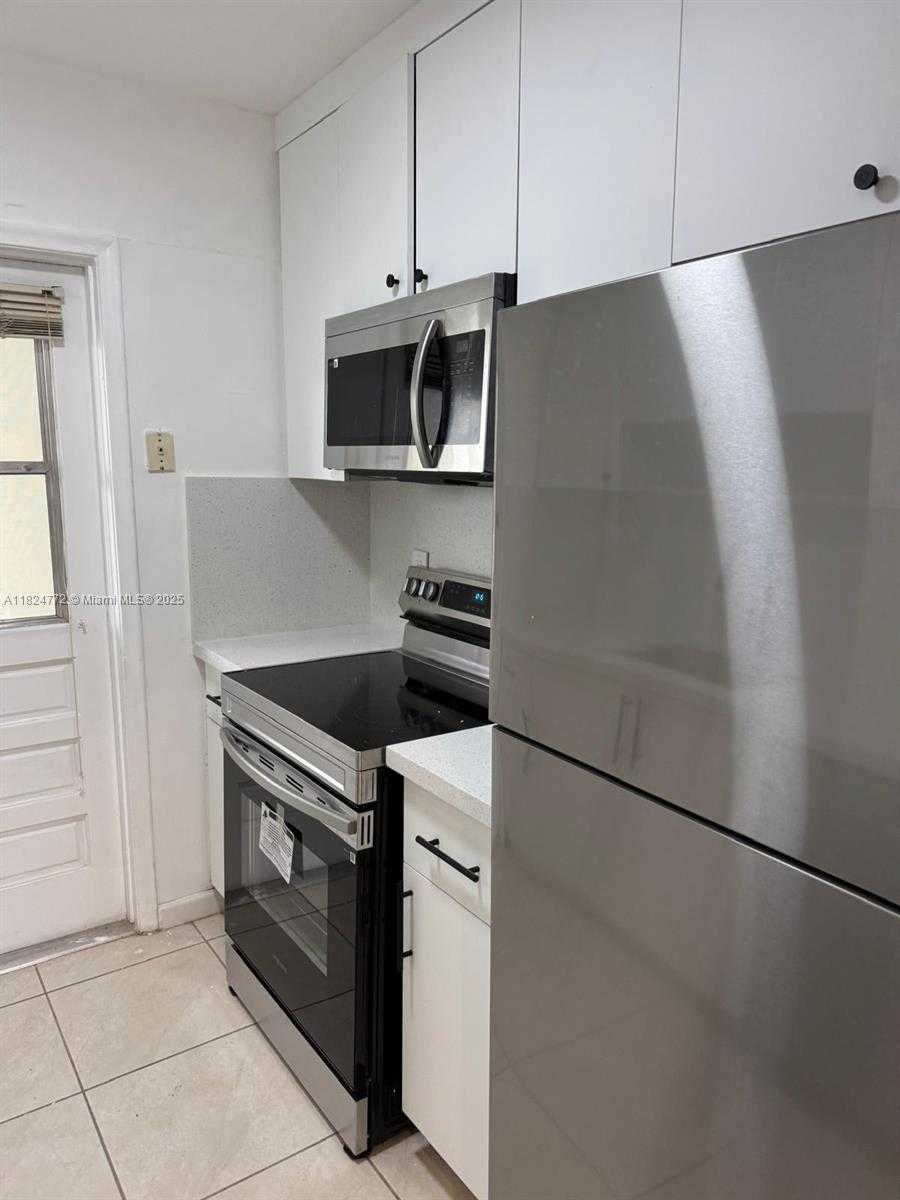 Small Image of 5450 HOLLYWOOD BLVD #206, Hollywood Number 7