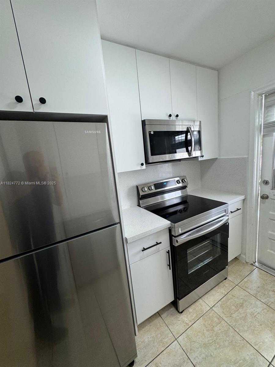 Small Image of 5450 HOLLYWOOD BLVD #206, Hollywood Number 8