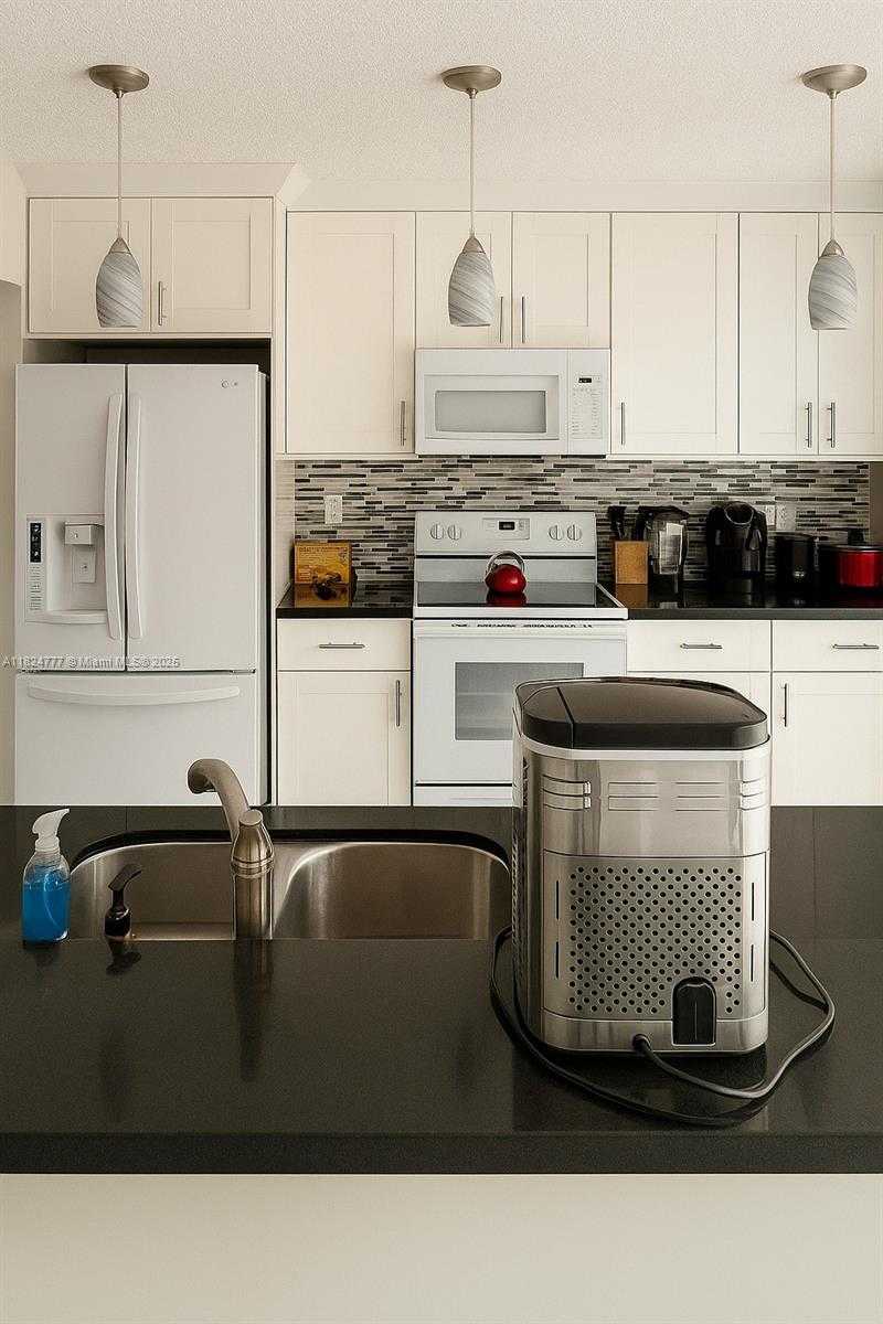 Small Image of 13341 SOUTH WEST 88TH TER #C, Miami Number 12