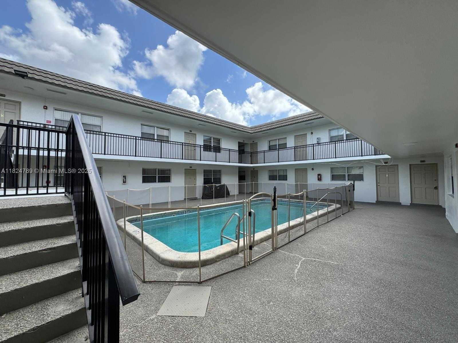 Small Image of 4933 HOLLYWOOD BLVD #105, Hollywood Number 2