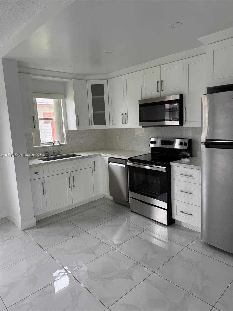 Small Image of 4933 HOLLYWOOD BLVD #105, Hollywood Number 3