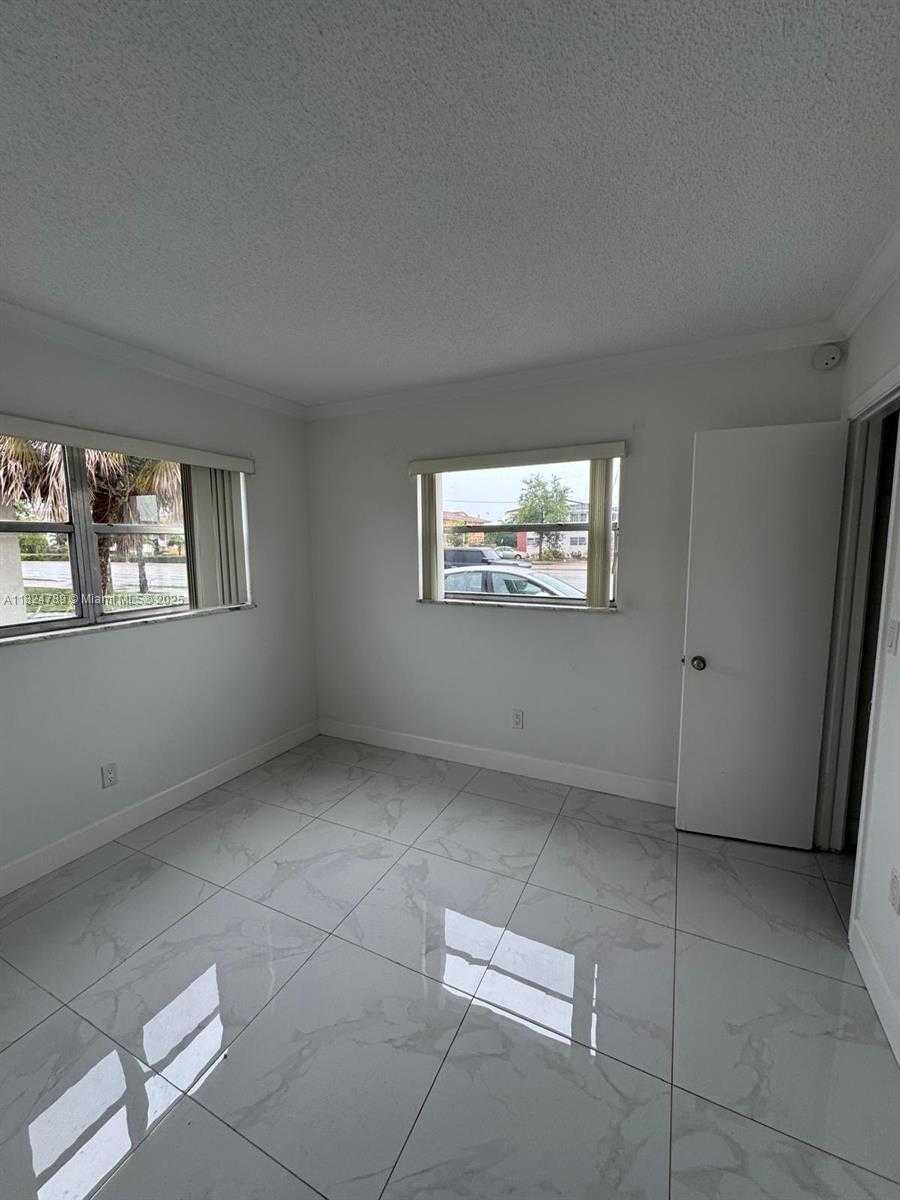 Small Image of 4933 HOLLYWOOD BLVD #105, Hollywood Number 6