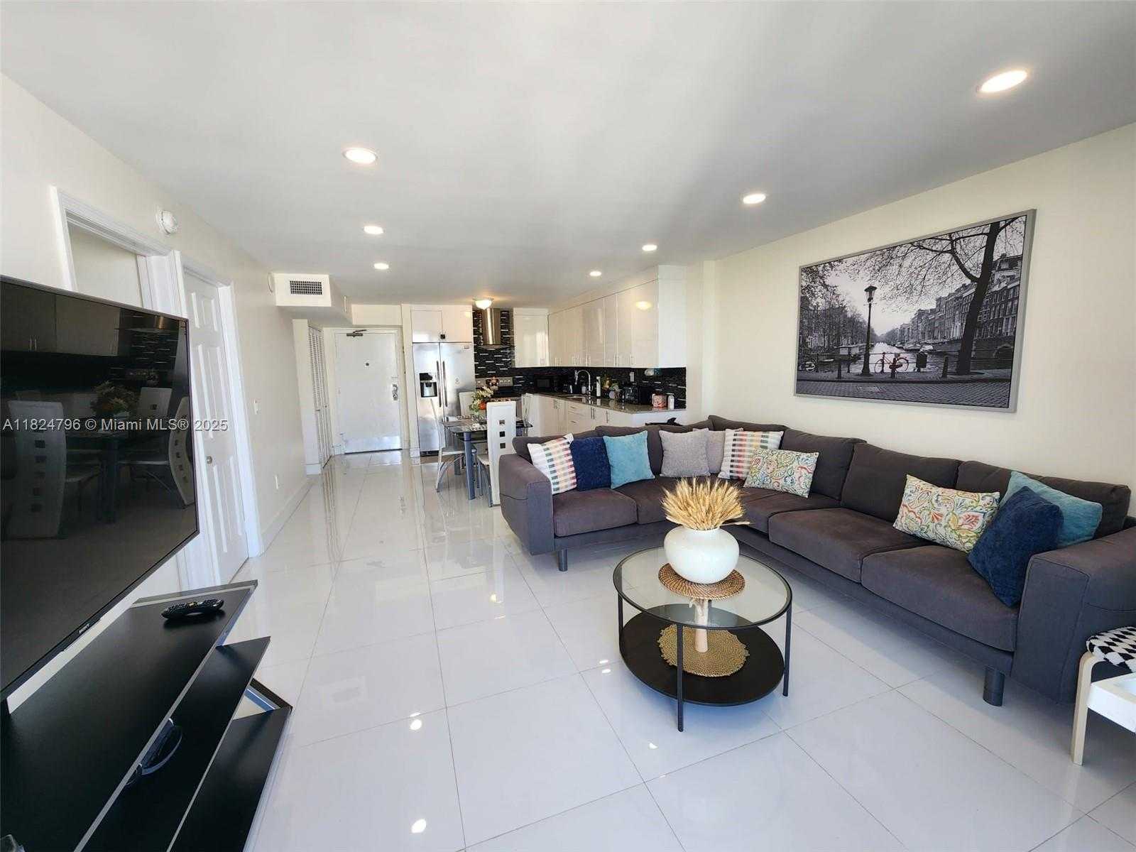 Small Image of 345 OCEAN DR #602, Miami Beach Number 2