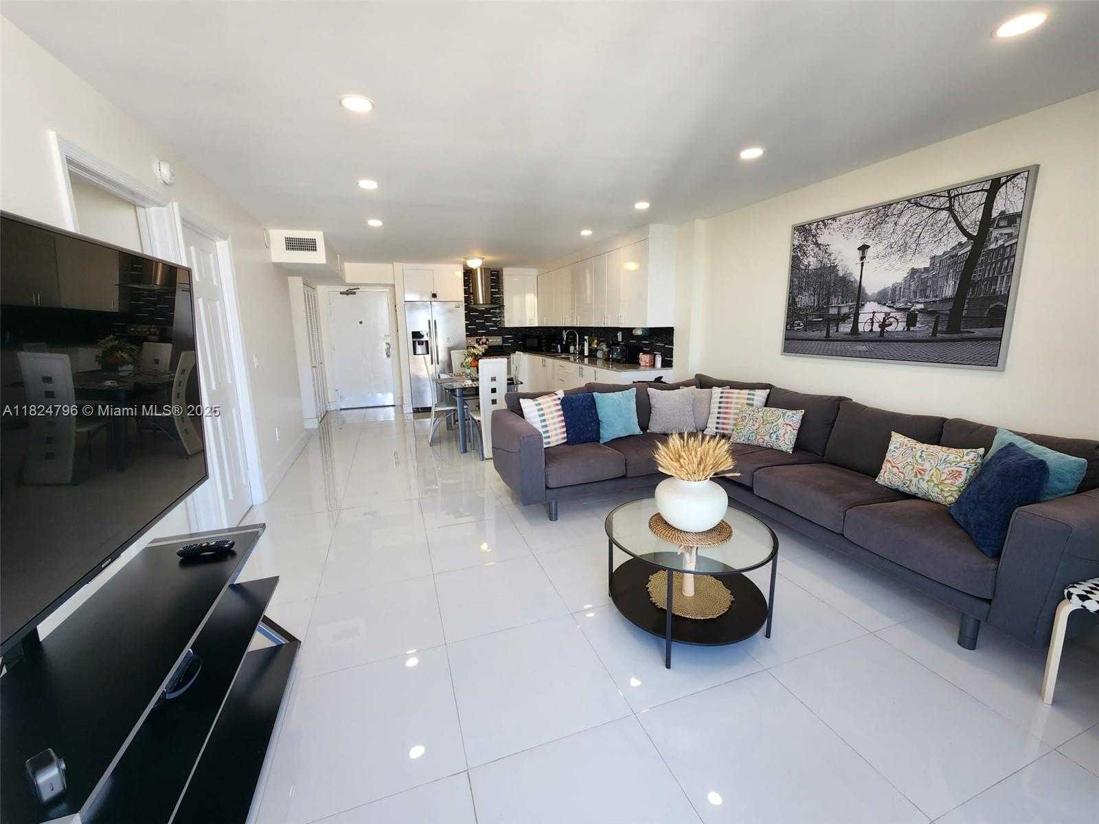 Small Image of 345 OCEAN DR #602, Miami Beach Number 4