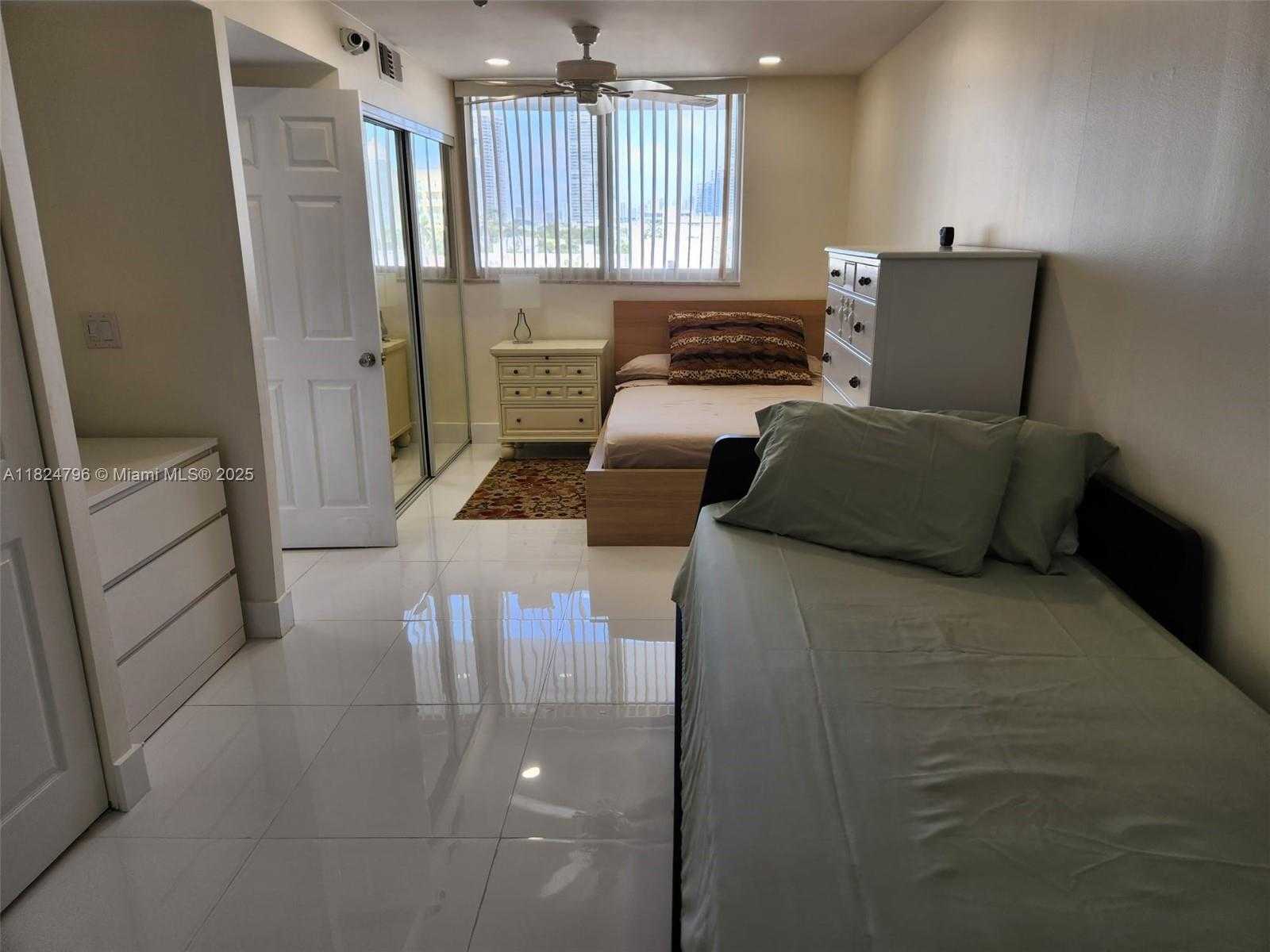 Small Image of 345 OCEAN DR #602, Miami Beach Number 5