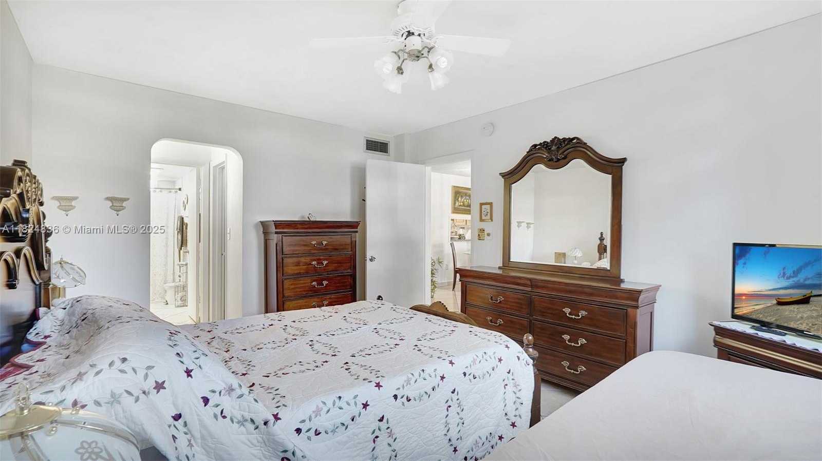 Small Image of 2905 POINT EAST DR #L208, Aventura Number 14