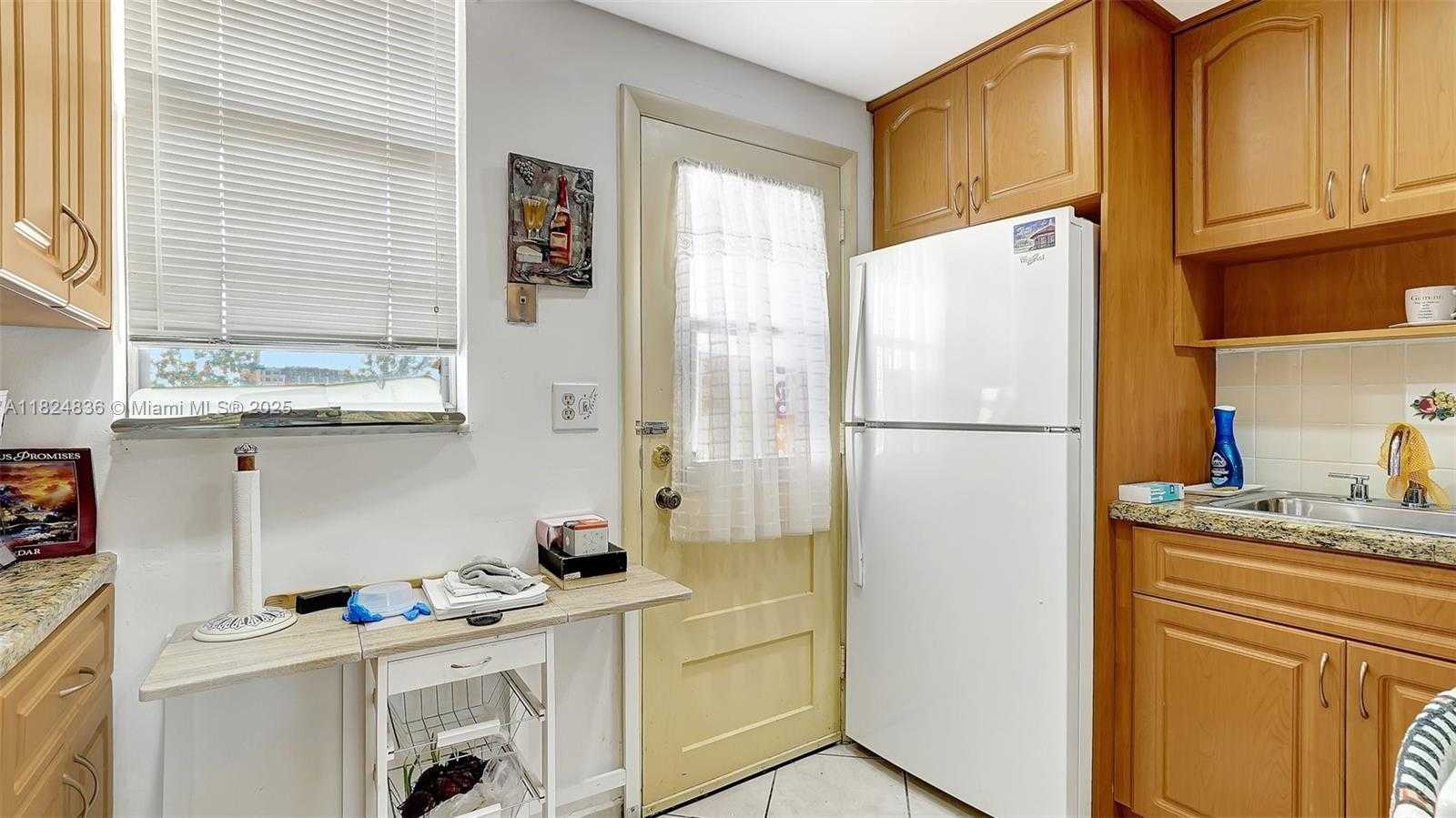 Small Image of 2905 POINT EAST DR #L208, Aventura Number 24