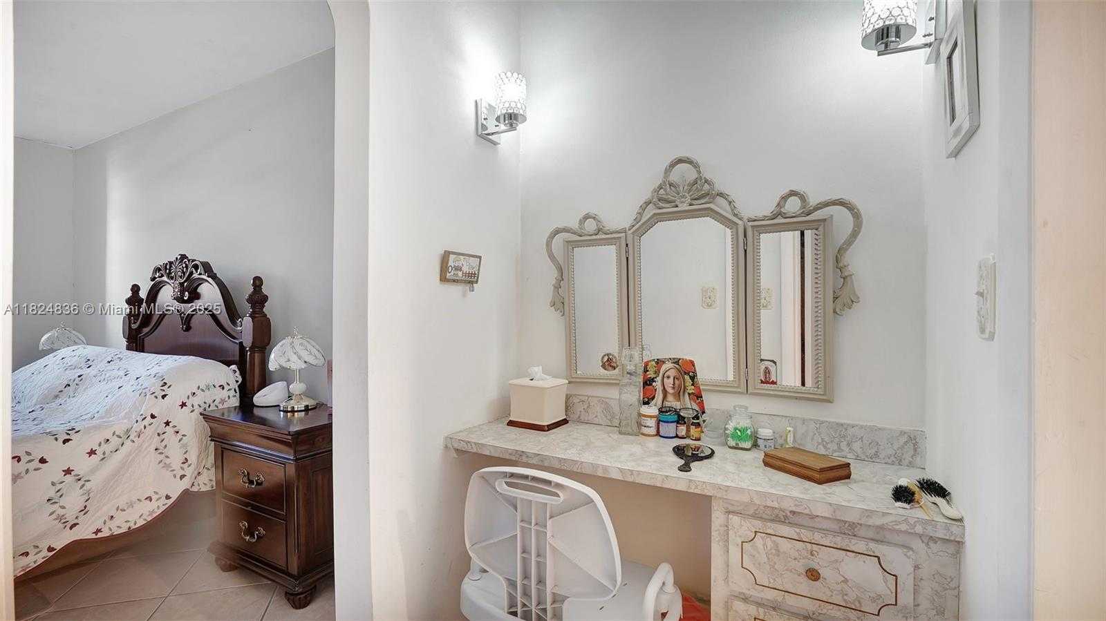 Small Image of 2905 POINT EAST DR #L208, Aventura Number 7