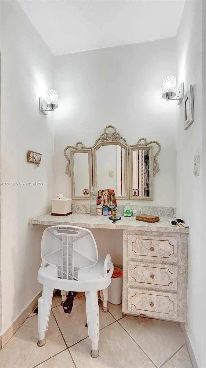 Small Image of 2905 POINT EAST DR #L208, Aventura Number 8