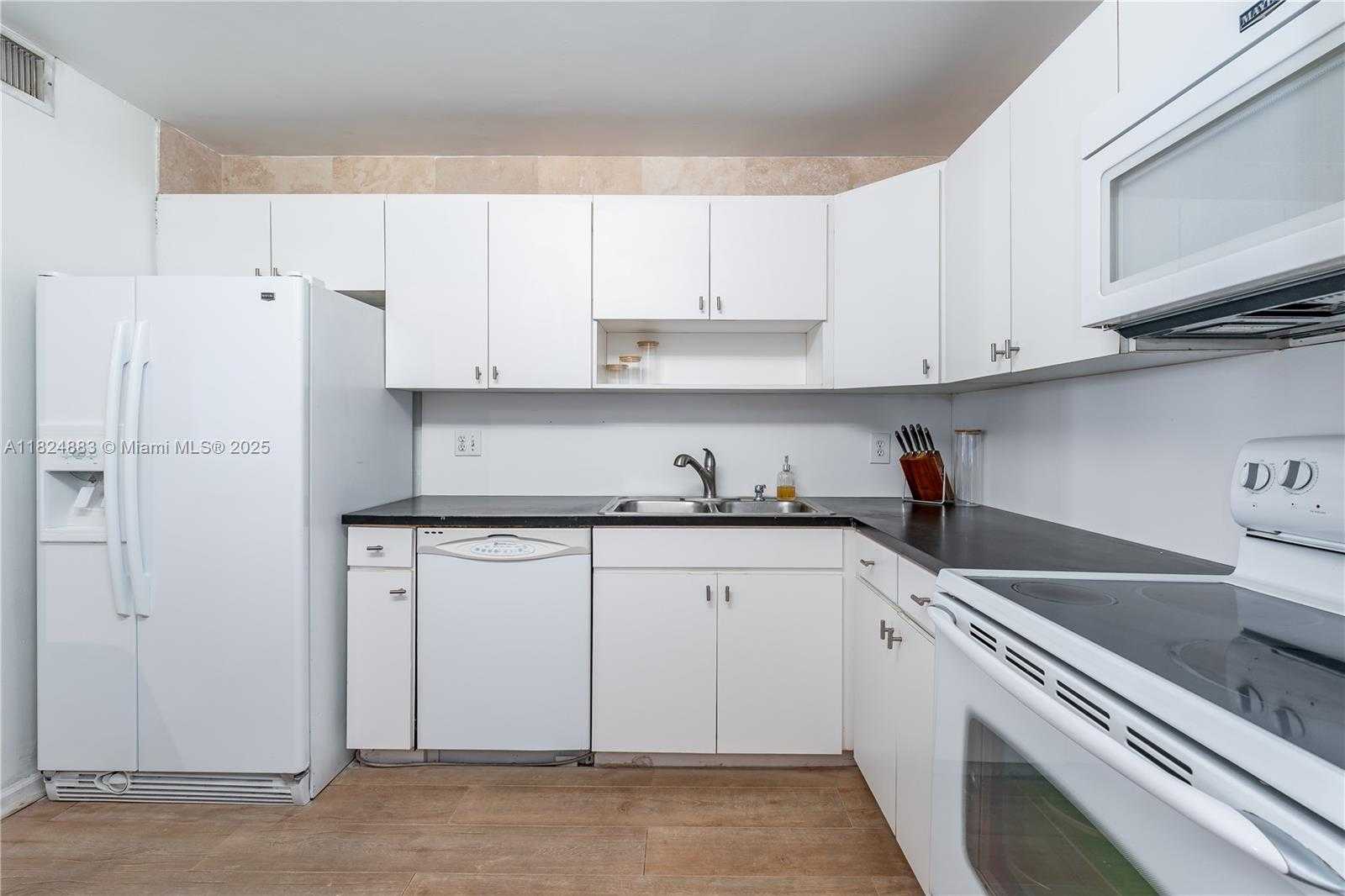 Small Image of 200 SW 15th Rd, Miami, FL 33129, USA Number 12