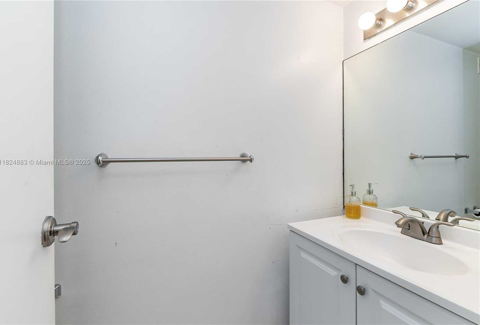 Small Image of 200 SW 15th Rd, Miami, FL 33129, USA Number 17
