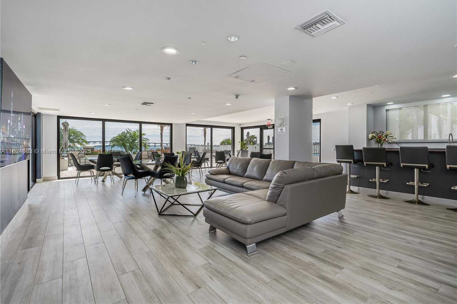 Small Image of 200 SW 15th Rd, Miami, FL 33129, USA Number 20