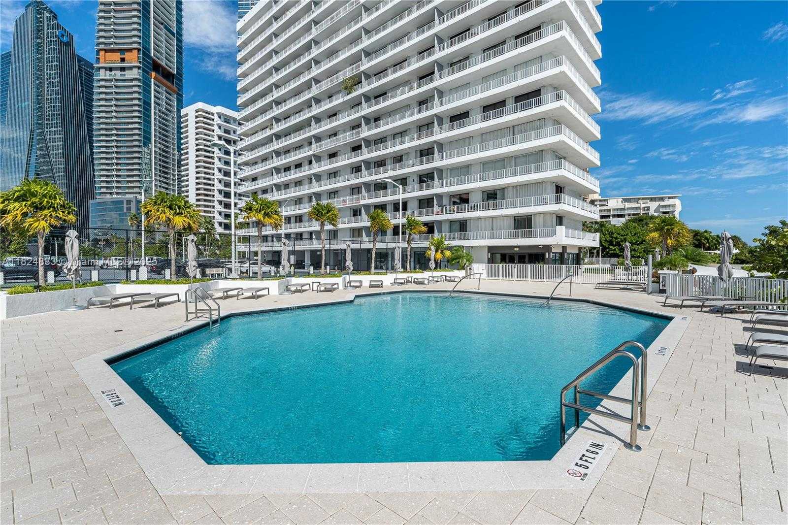 Small Image of 200 SW 15th Rd, Miami, FL 33129, USA Number 4