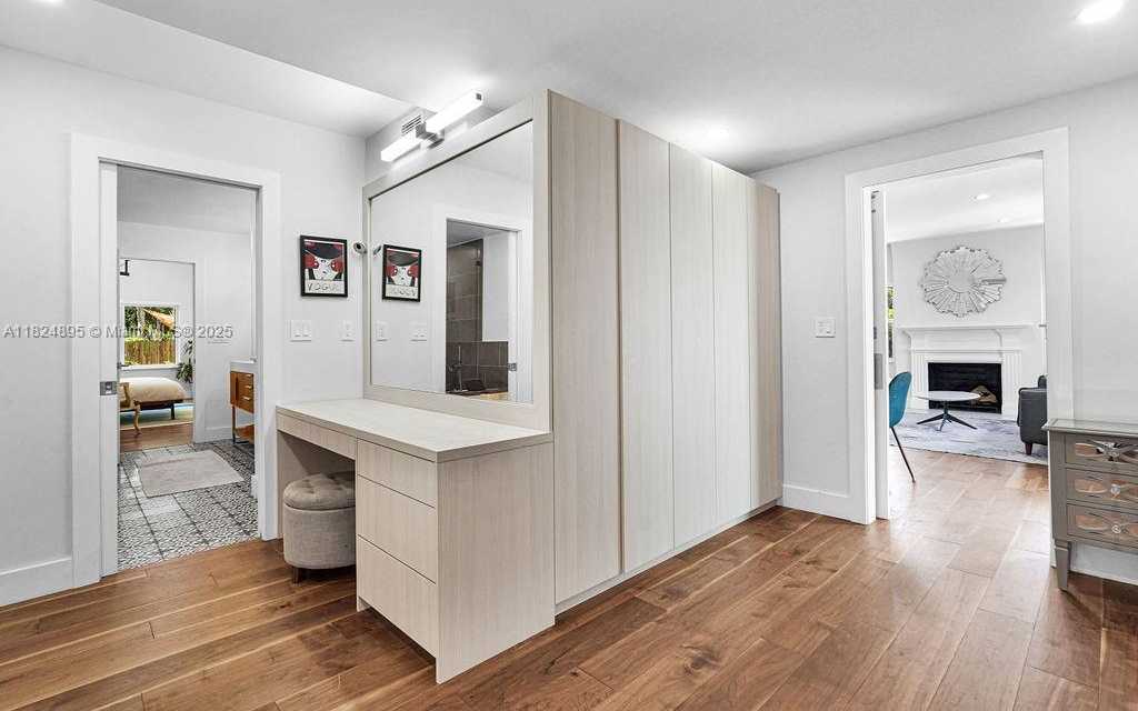Small Image of 150 NORTH EAST 50 #A, Miami Number 47