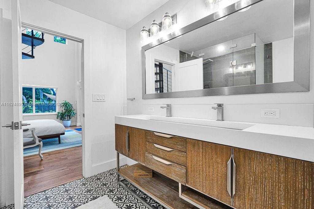 Small Image of 150 NORTH EAST 50 #A, Miami Number 50