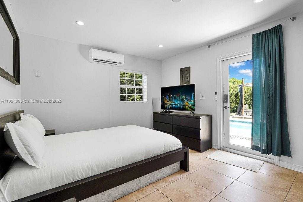 Small Image of 150 NORTH EAST 50 #A, Miami Number 78