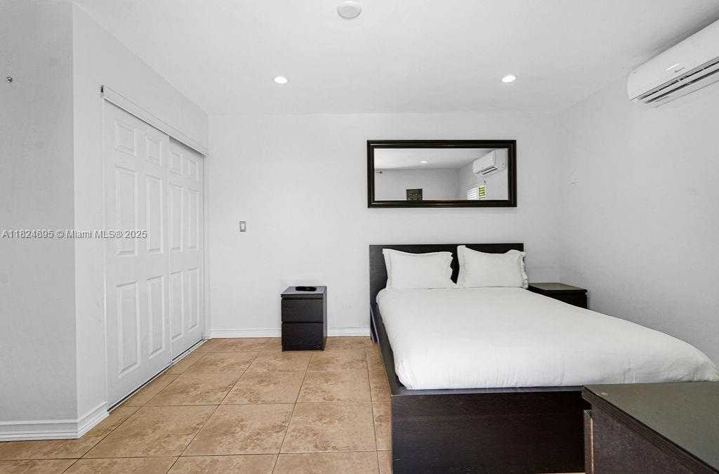 Small Image of 150 NORTH EAST 50 #A, Miami Number 80