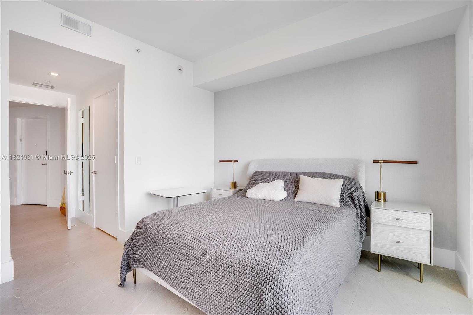 Small Image of 2900 NORTH EAST 7TH AVE #3702, Miami Number 24
