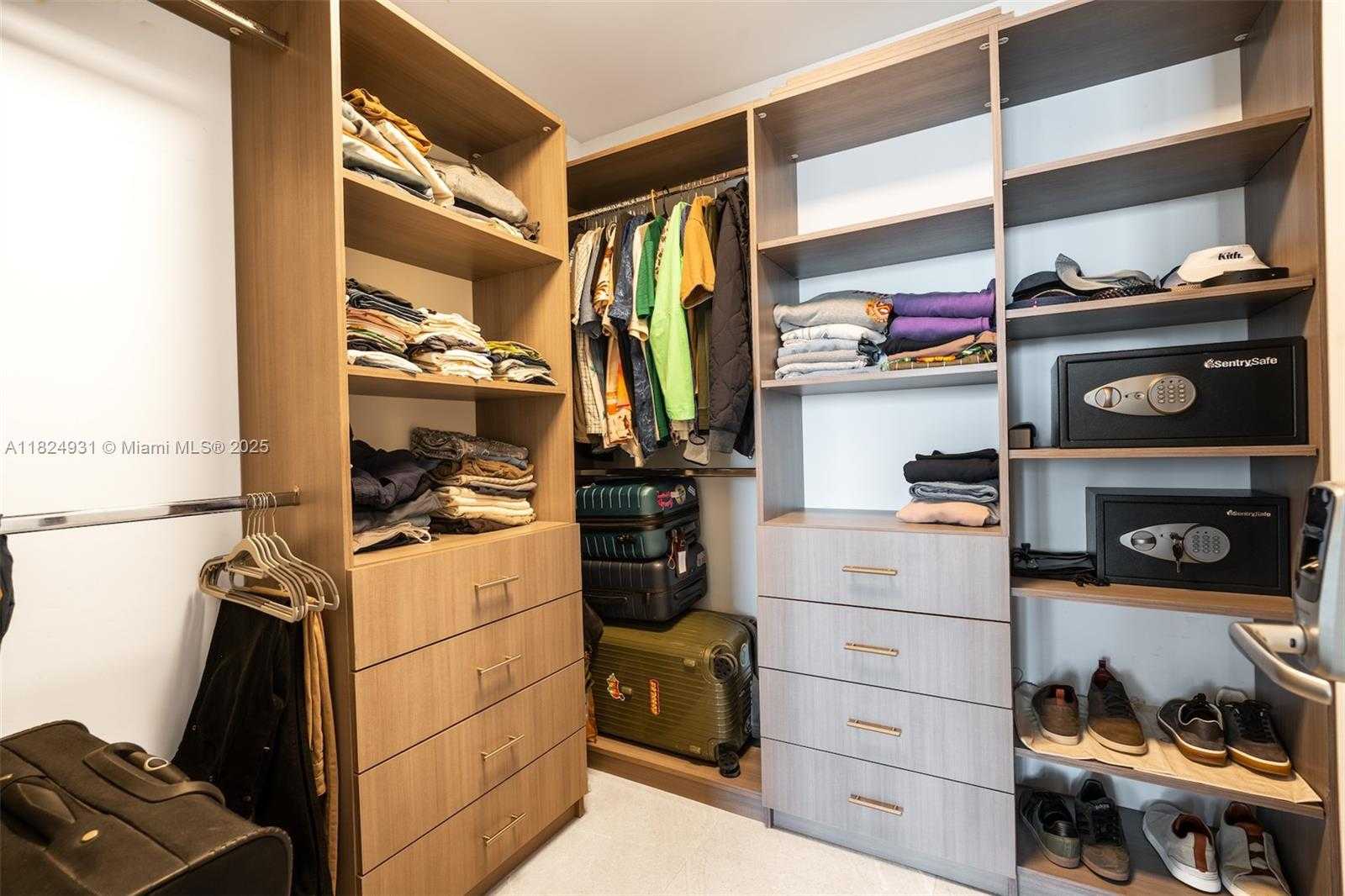 Small Image of 2900 NORTH EAST 7TH AVE #3702, Miami Number 31