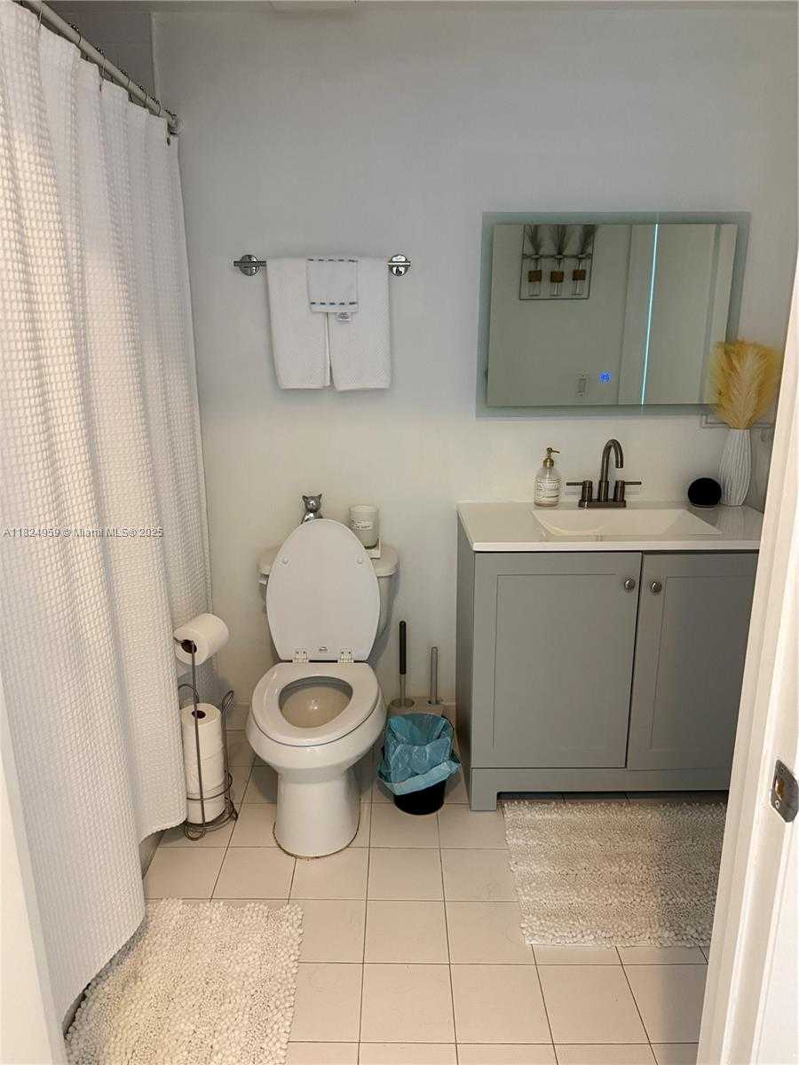 Small Image of 690 SOUTH WEST 1ST CT #1225, Miami Number 12