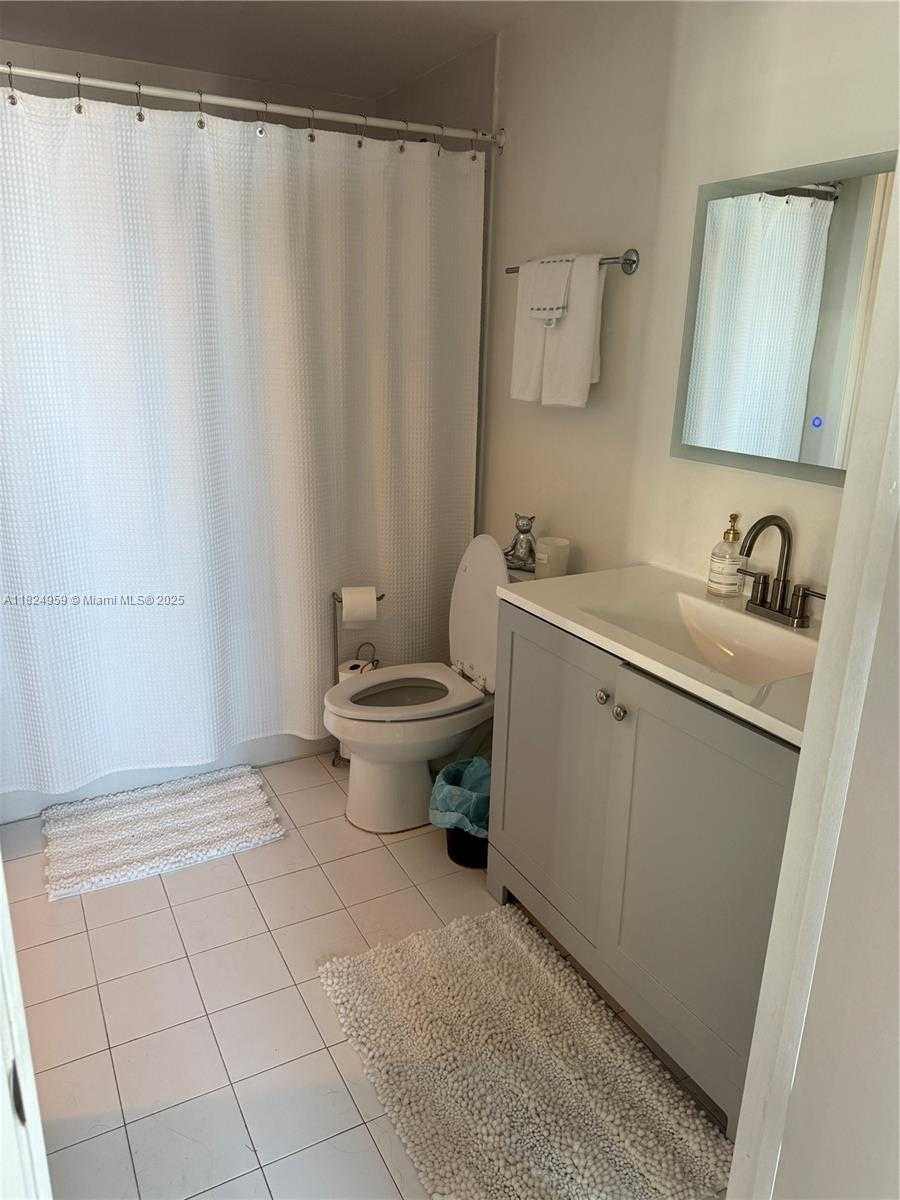 Small Image of 690 SOUTH WEST 1ST CT #1225, Miami Number 13