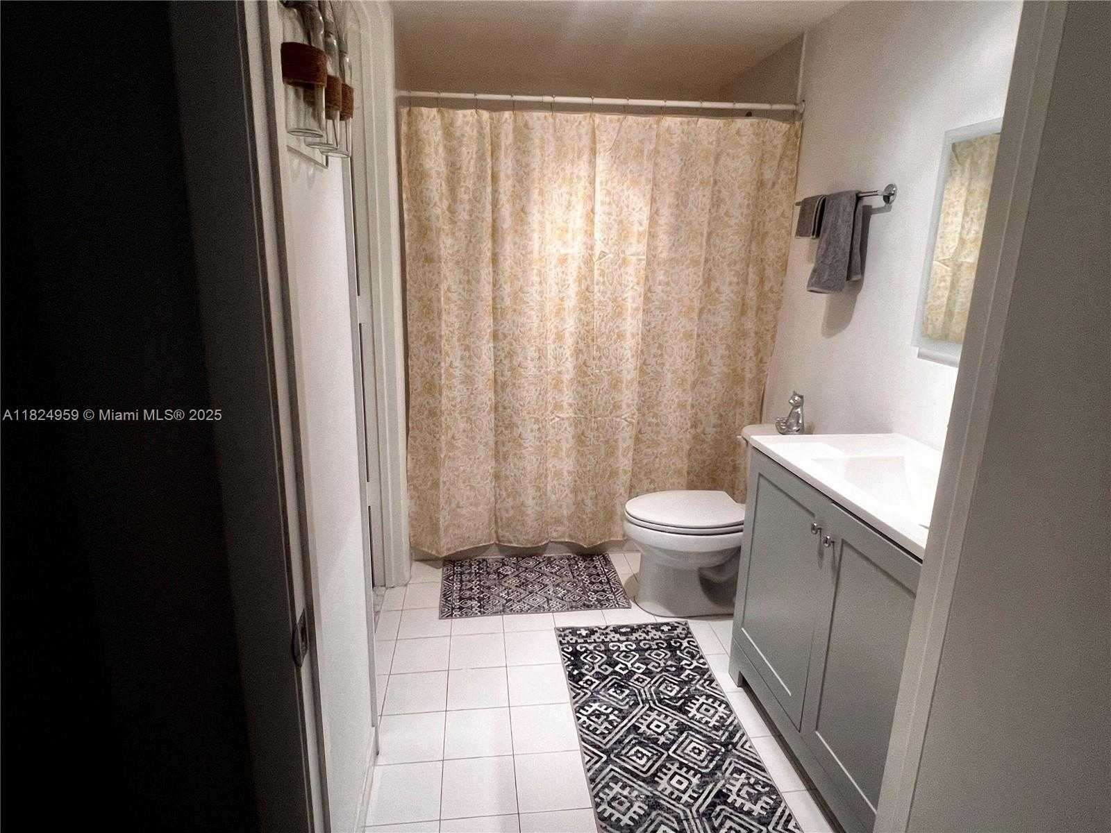 Small Image of 690 SOUTH WEST 1ST CT #1225, Miami Number 15